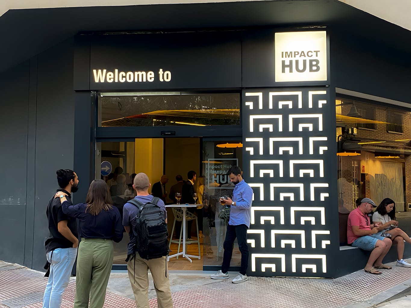 Fachada rotulada Impact Hub